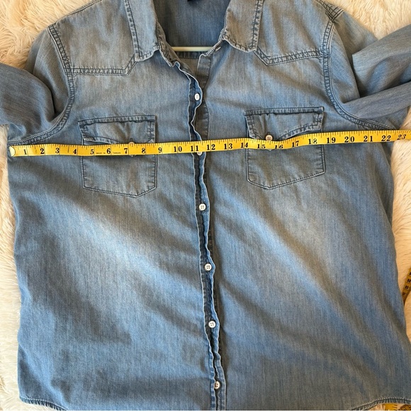Victoria's Secret Women’s Blue Denim Button Up Long Sleeve Shirt Size: Large - Picture 4 of 9
